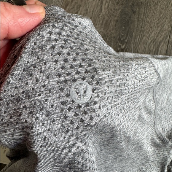 Lululemon Swiftly Tech Long Sleeve 2.0 in Slate / White Size 6 - Picture 7 of 7